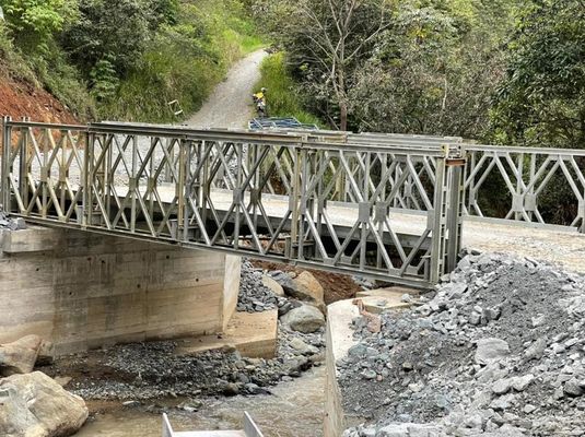 Dayanıklı Çelik Truss Köprüsü 6 ila 60 Metre Aralıklı Tasarımlı Yük HL93 Çelik veya Ahşap Güverte ve Çoklu Tekrar Kullanım için Yapı